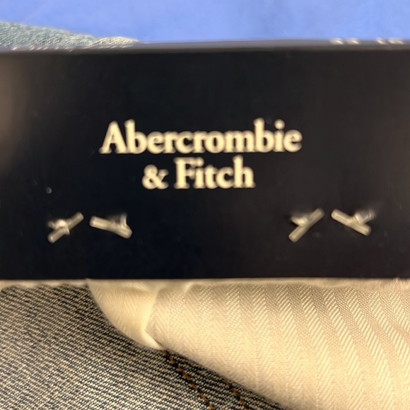 Abercrombie & Fitch ladies Jean shorts - Picture 10 of 11